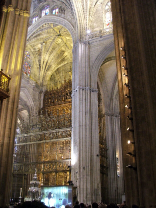 A katedrális oszlopai belülrõl - The pillar of the cathedral
